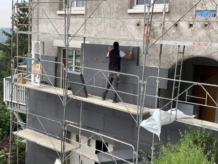 Pose de plaques d'isolation par l'extérieur — MG Rénovation