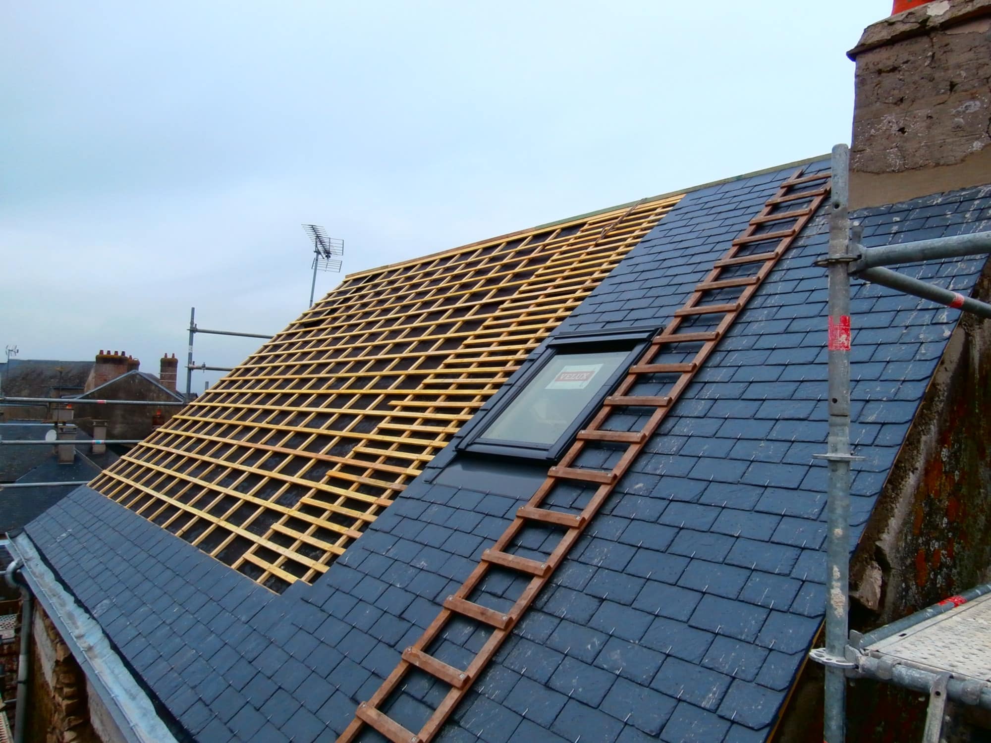 Couverture en ardoises naturelles — MG Rénovation